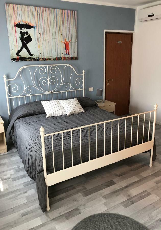 Irides Rooms A Un Passo Dai Parchi Divertimento Lazise Kültér fotó
